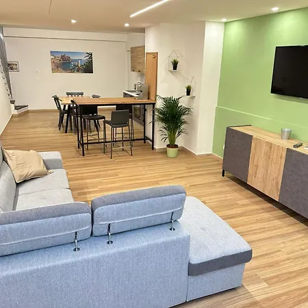 Plebiscito House 63 * Katania