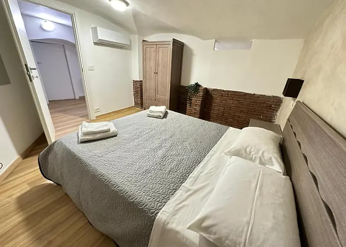 Plebiscito House 63 * 卡塔尼亚